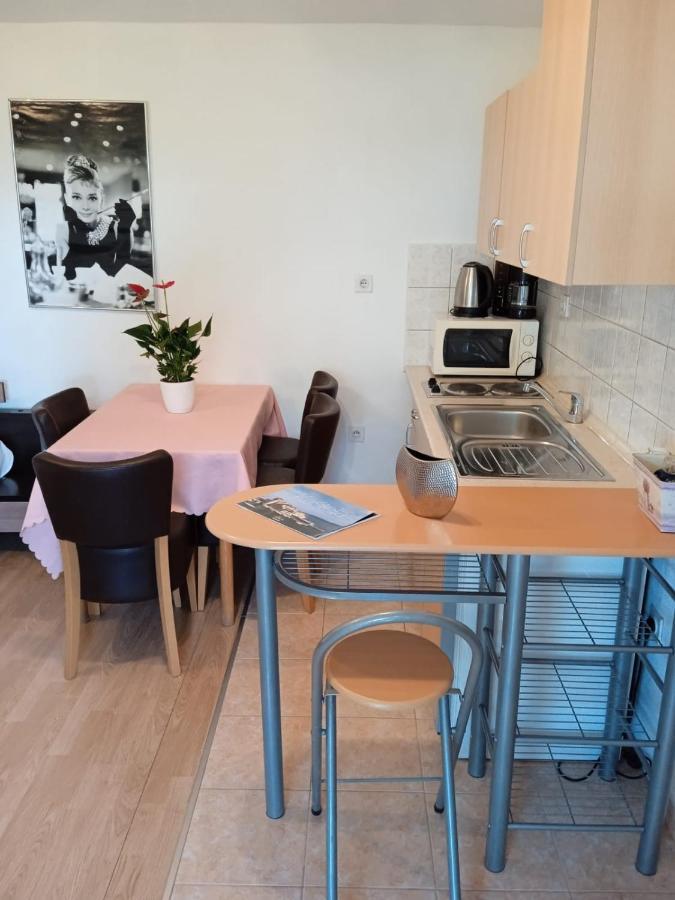 Pelivan Apartments Каштела Экстерьер фото