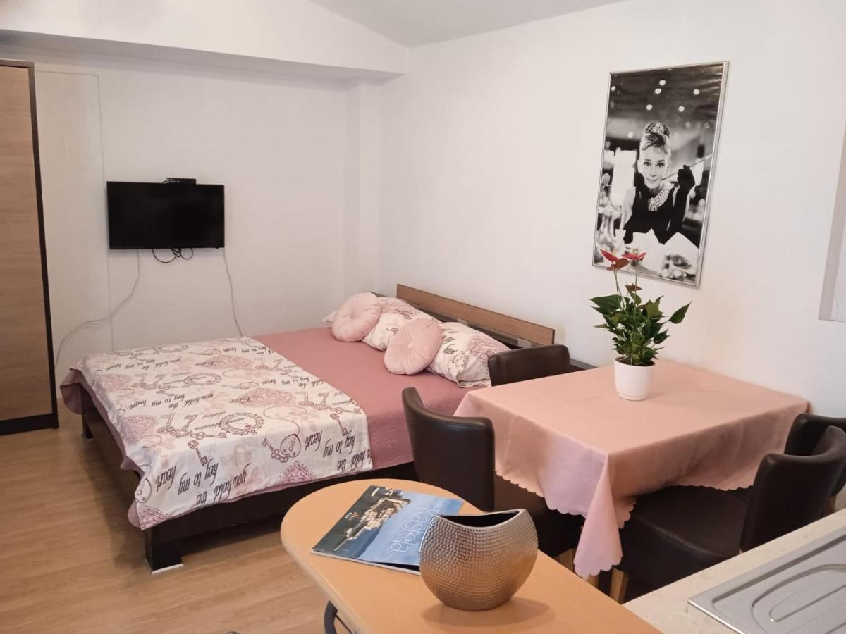Pelivan Apartments Каштела Экстерьер фото