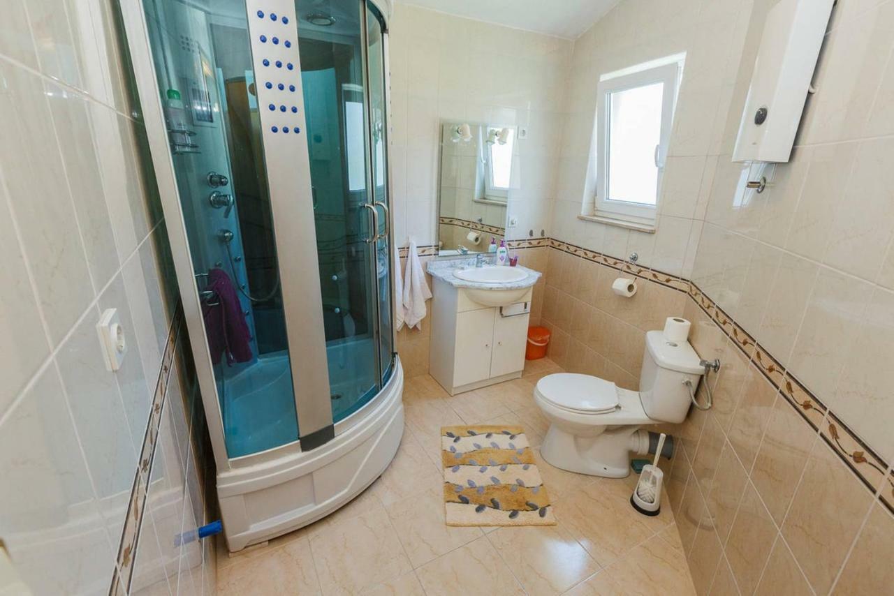 Pelivan Apartments Каштела Экстерьер фото