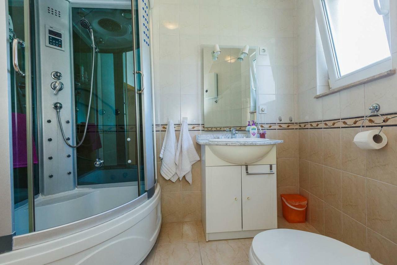 Pelivan Apartments Каштела Экстерьер фото