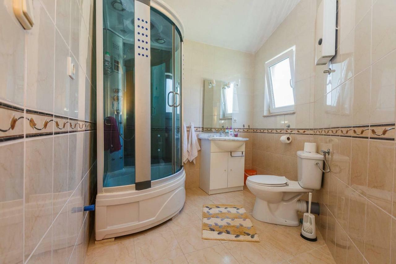 Pelivan Apartments Каштела Экстерьер фото